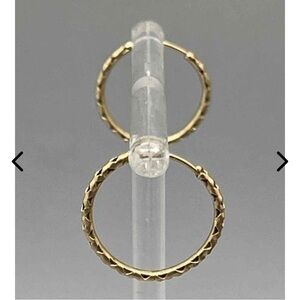 18mm Textured Gold Earrings